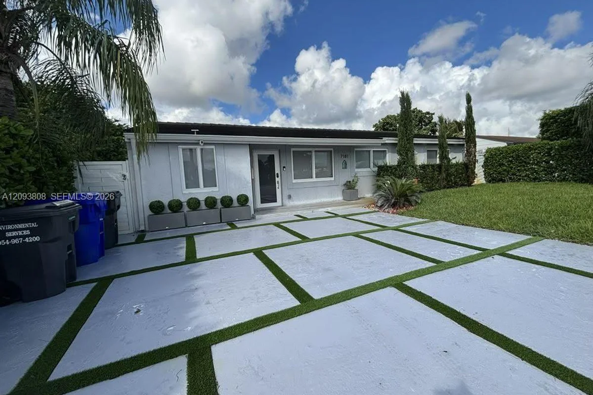 7181 Sheridan St, Hollywood: photo 1 of 22