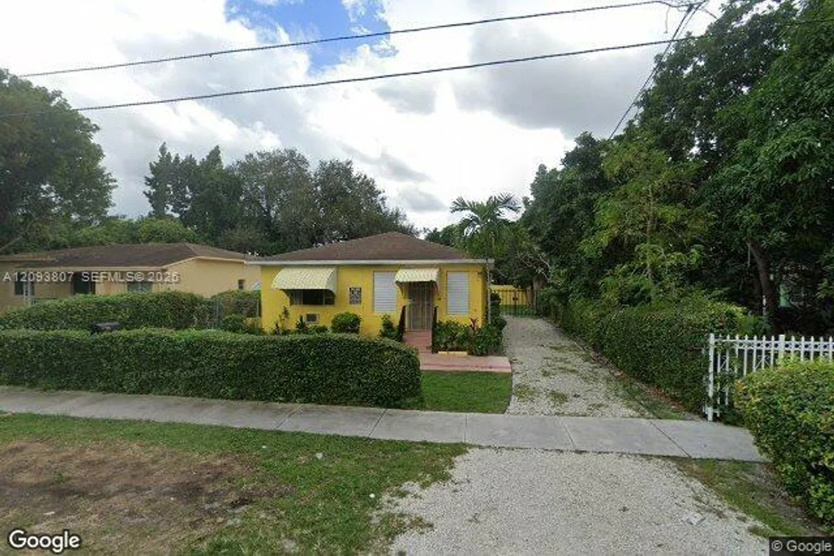 118 NE 118th St, Miami: photo 1 of 3