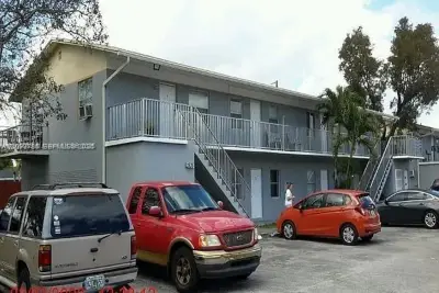1935 SW 5th Pl #5, Fort Lauderdale: photo 1 of 6