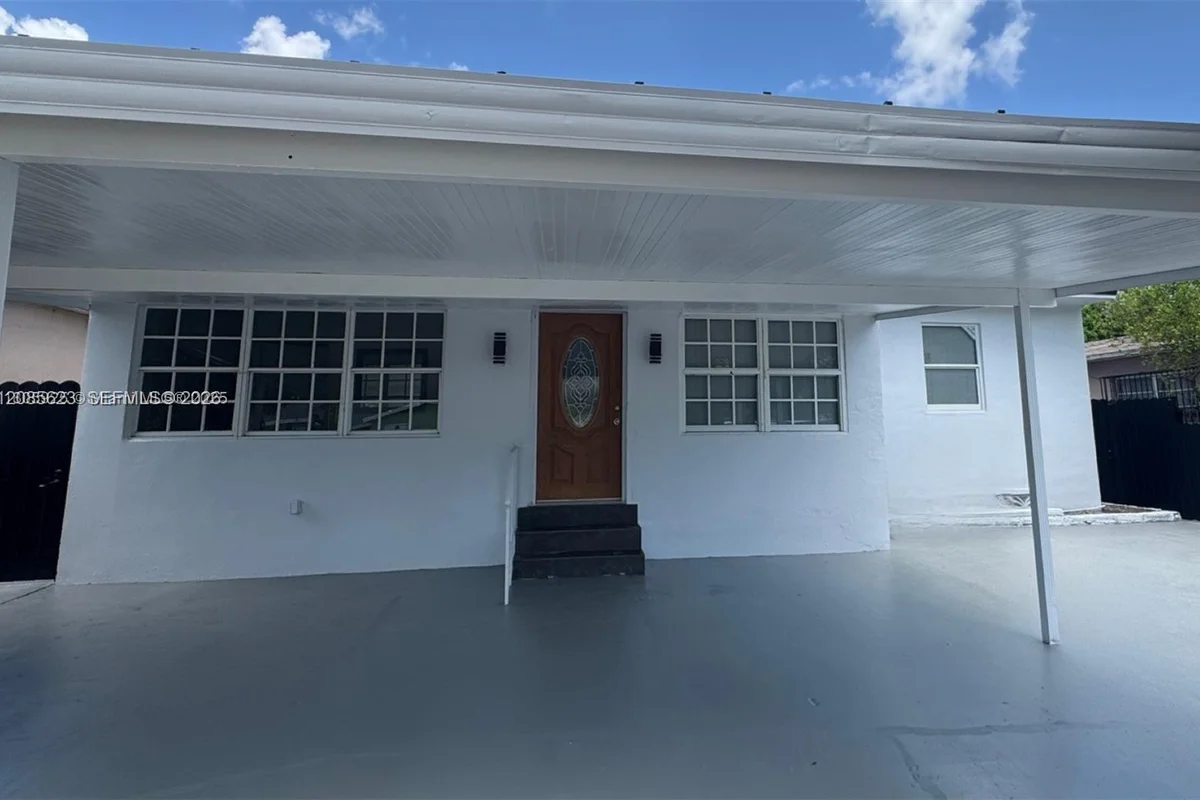 2731 NW 100th St #C, Miami: photo 1 of 7