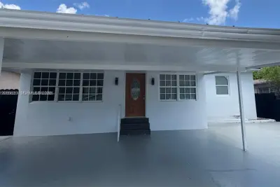 2731 NW 100th St #C, Miami: photo 1 of 7