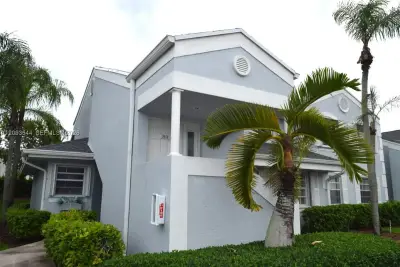 2640 SE 19th Ct #201-D, Homestead: photo 1 of 22