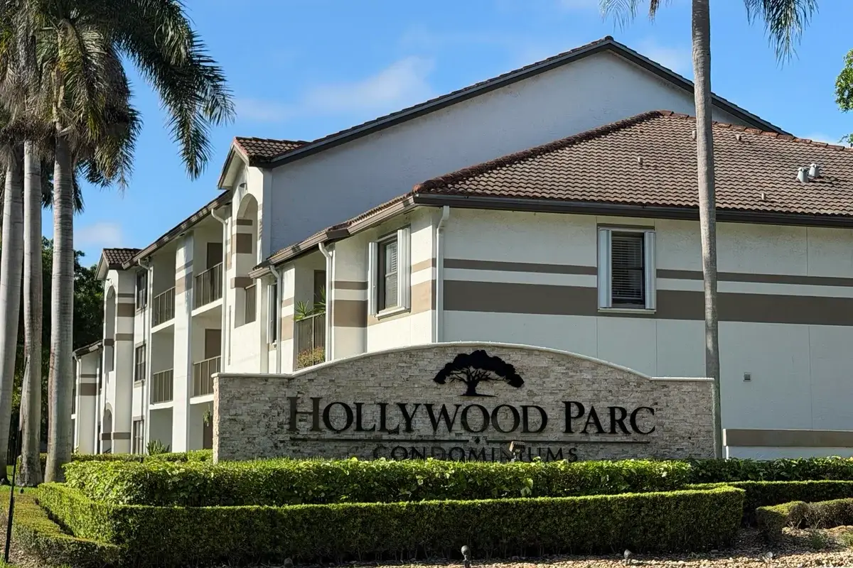 520 S Park Rd #22-12, Hollywood: photo 1 of 27