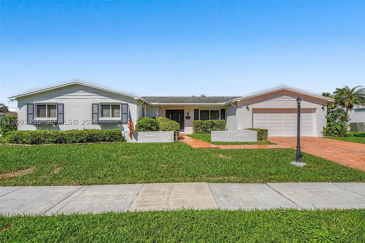 10190 SW 99th Ave, Miami: photo 1 of 26