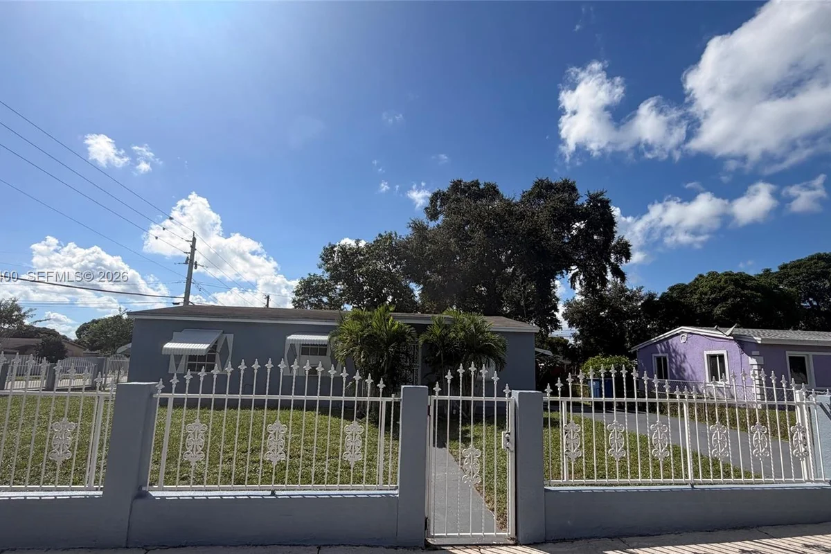 16000 NW 17th Ct, Miami Gardens: photo 1 of 24