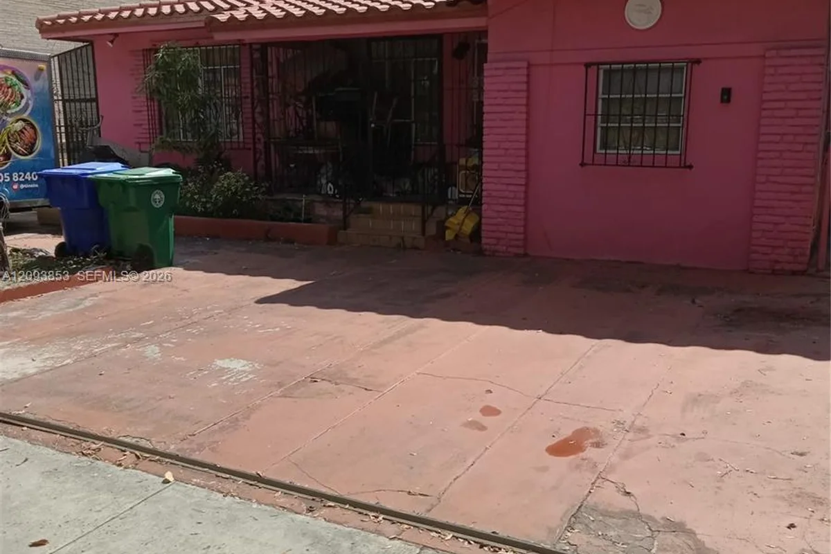136 NE 44th St, Miami: photo 1 of 1
