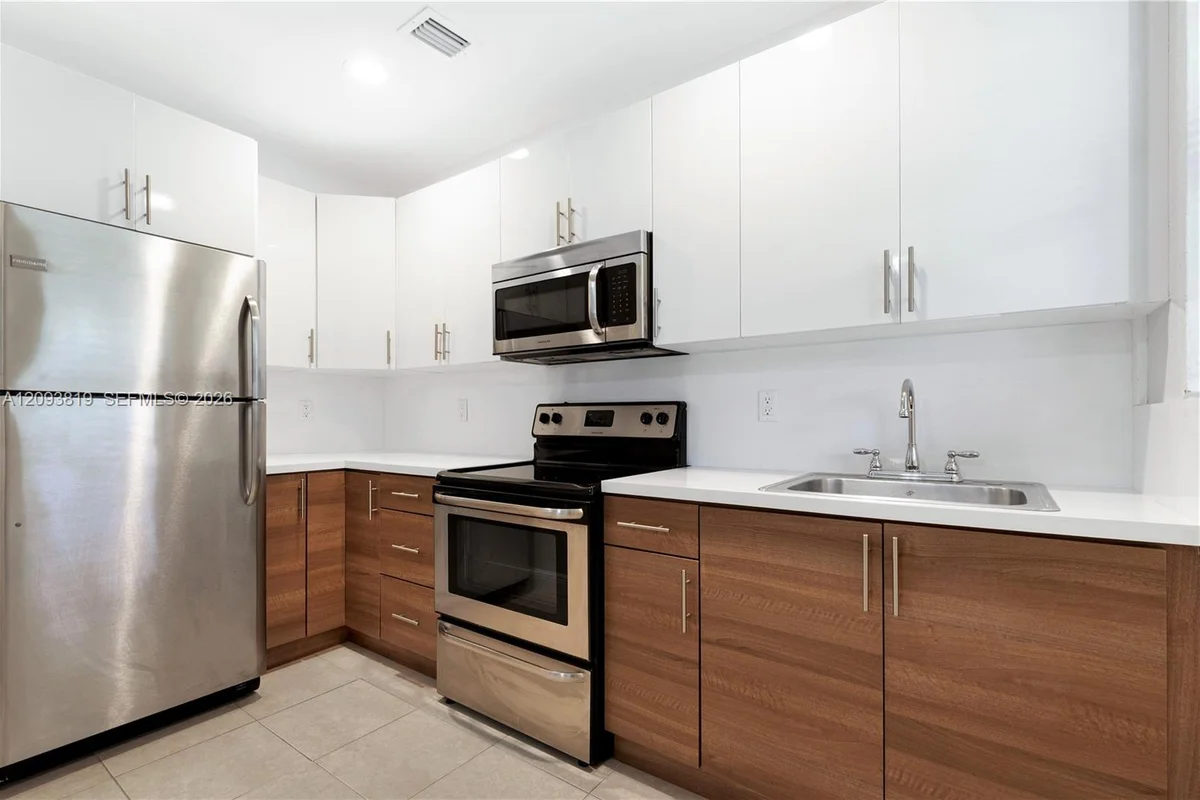 214 Salamanca Ave #3, Coral Gables: photo 1 of 11
