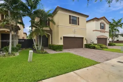8770 NW 99th Path, Doral: photo 1 of 52