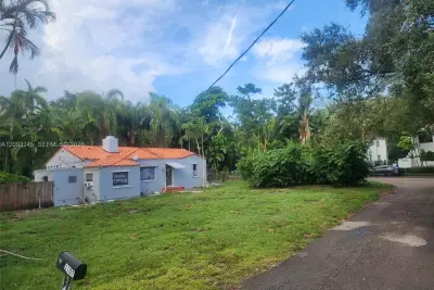 1107 NE 117th St, Biscayne Park: photo 1 of 3
