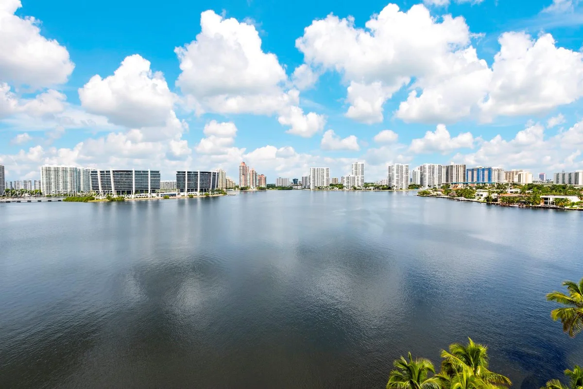 18100 N Bay Rd #1009, Sunny Isles Beach: photo 1 of 30