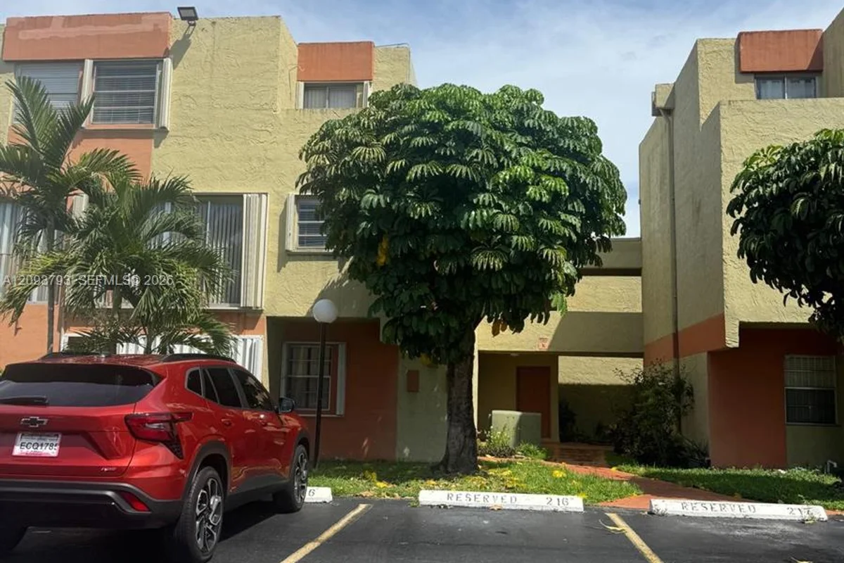 9321 SW 4th St #215C, Miami: photo 1 of 27