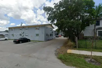 1935 SW 5th Pl #6, Fort Lauderdale: photo 1 of 2