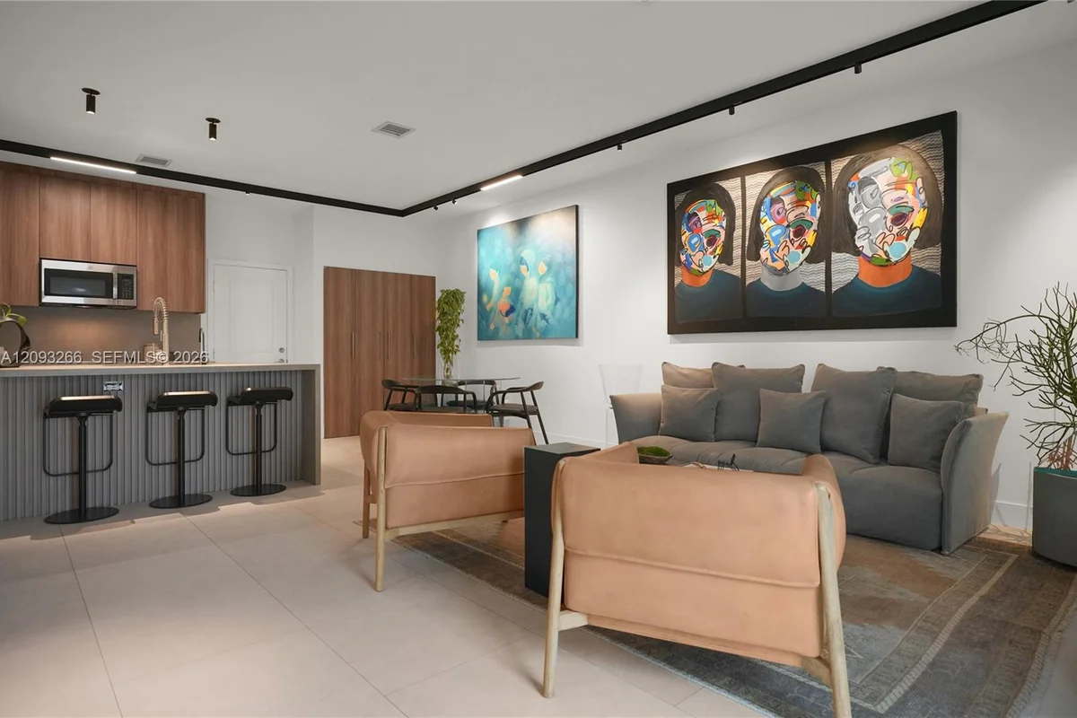 4539 NW 83rd Pkwy, Doral: photo 1 of 53