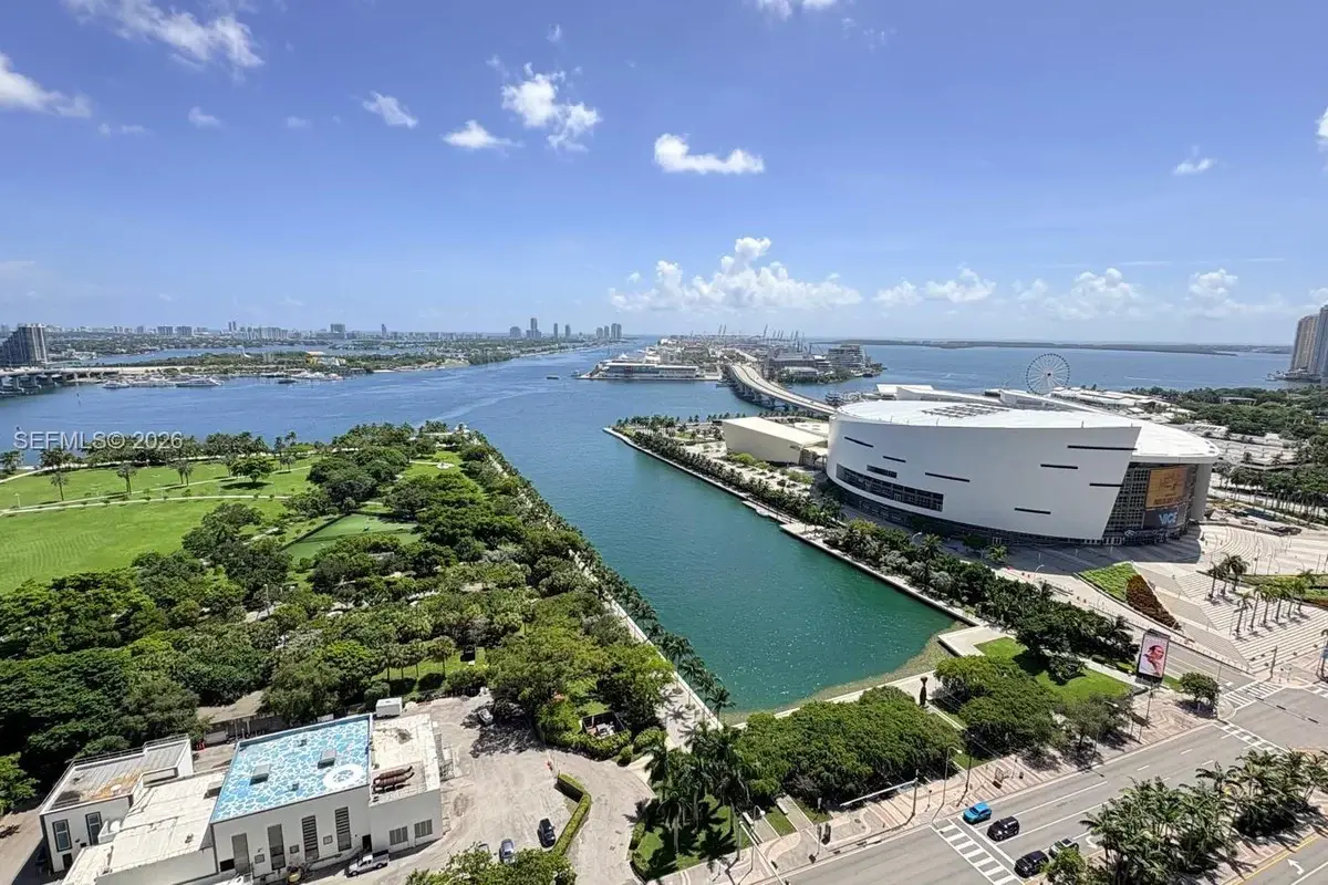 900 Biscayne Blvd #2702, Miami: photo 1 of 25