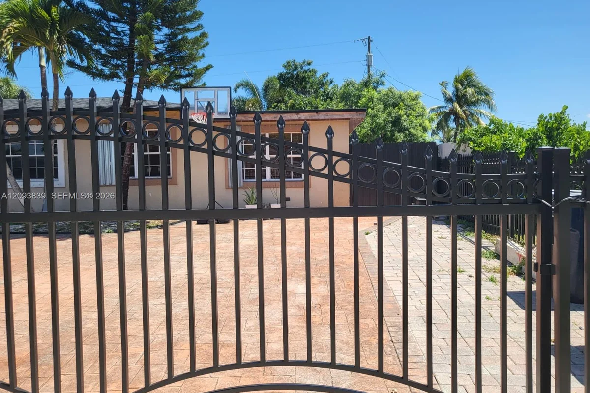 15320 SW 298th Ter, Homestead: photo 1 of 6