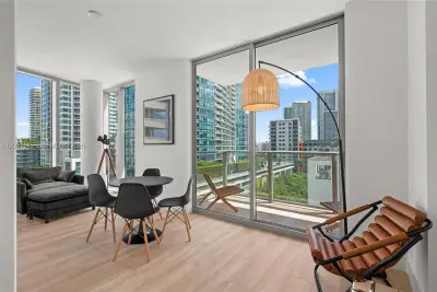 90 NE 32nd St #812, Miami: photo 1 of 23