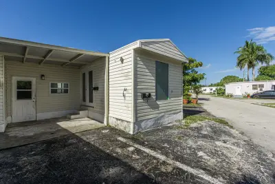 2776 NW 29th Pl, Oakland Park: photo 1 of 28