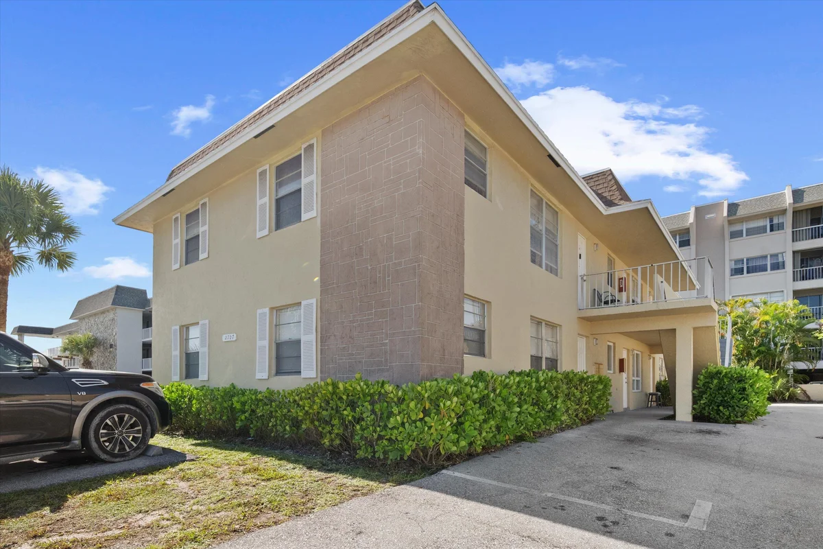 2707 Vandiver Dr #1, West Palm Beach: photo 1 of 12