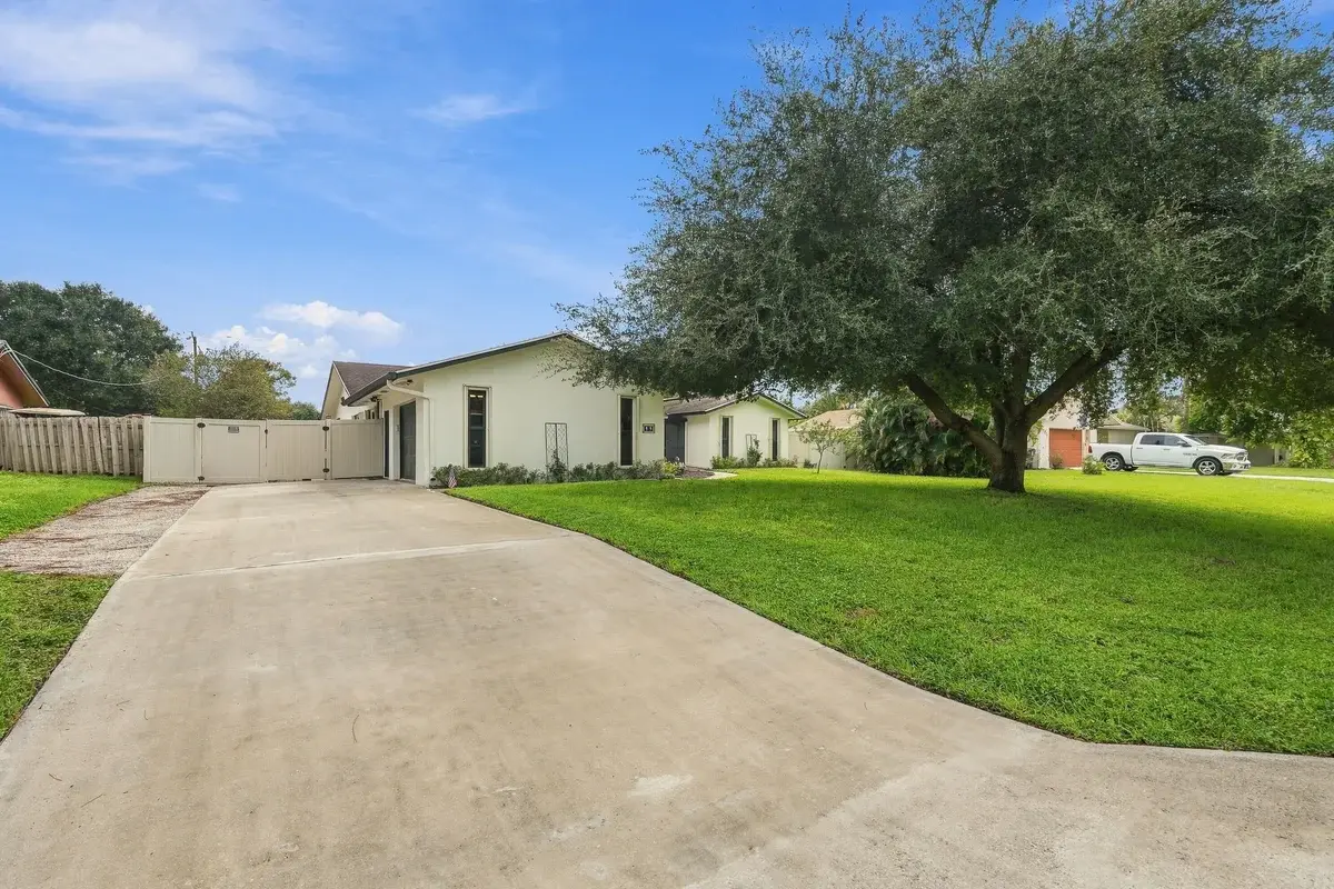 99 Cuyahoga Rd, Lake Worth: photo 1 of 57