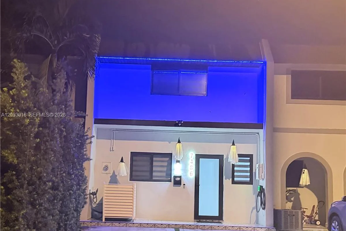 7486 W 18th Ave, Hialeah: photo 1 of 18