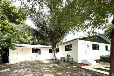 1551 NE 117th St, Miami: photo 1 of 8