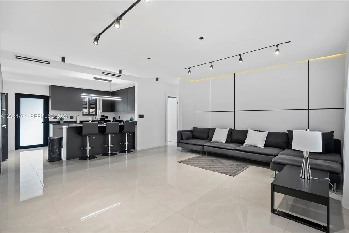 1101 N 14th Ave, Hollywood: photo 1 of 39