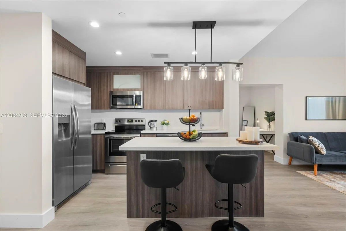 1938 Jackson St #306, Hollywood: photo 1 of 22