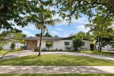 5311 SW 132nd Ave, Miami: photo 1 of 15