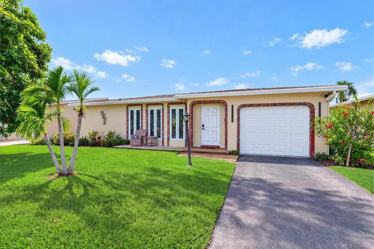 4911 NW 14th Ave, Deerfield Beach: photo 1 of 25