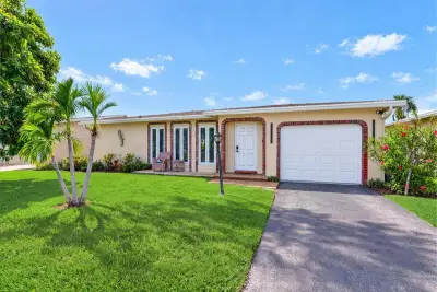 4911 NW 14th Ave, Deerfield Beach: photo 1 of 25