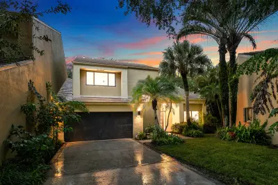 745 Saint Albans Dr, Boca Raton: photo 1 of 32