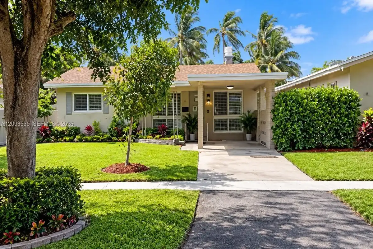 1405 NW 10th St, Dania Beach: photo 1 of 4