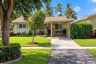 1405 NW 10th St, Dania Beach: photo 1 of 4