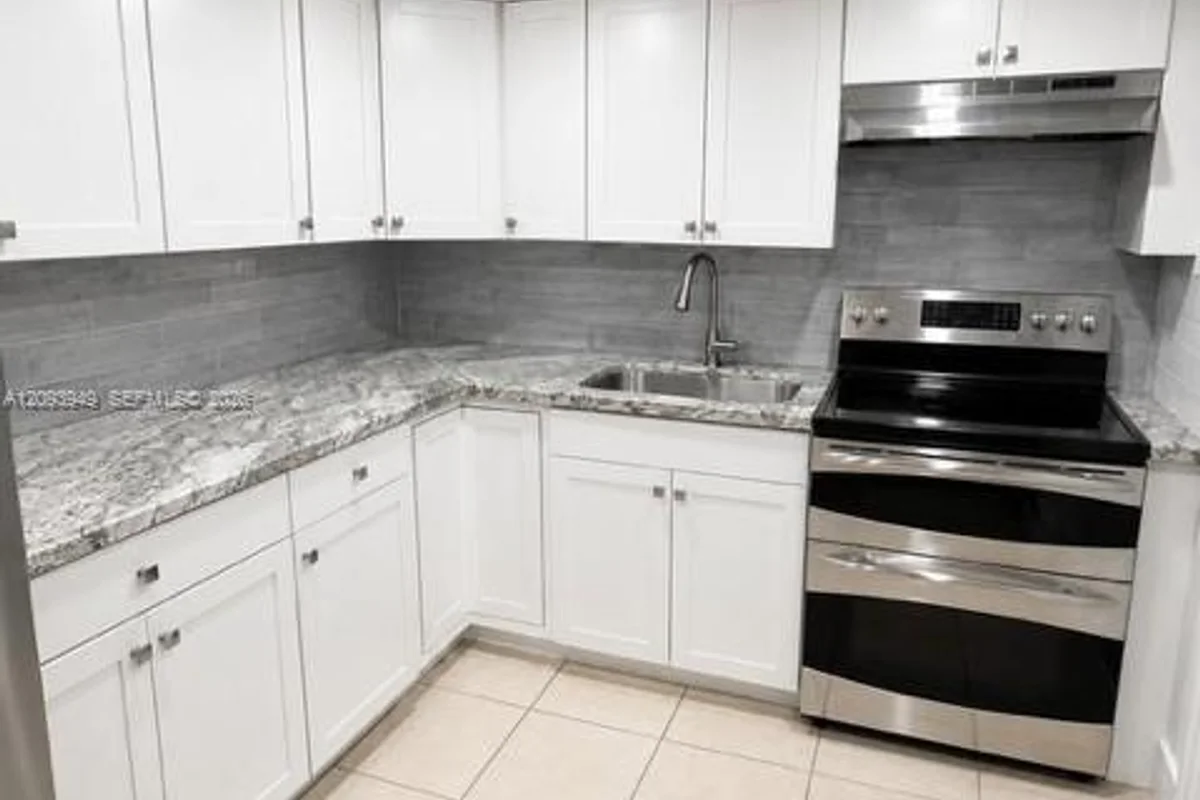 14180 SW 84th St #409-G, Miami: photo 1 of 9