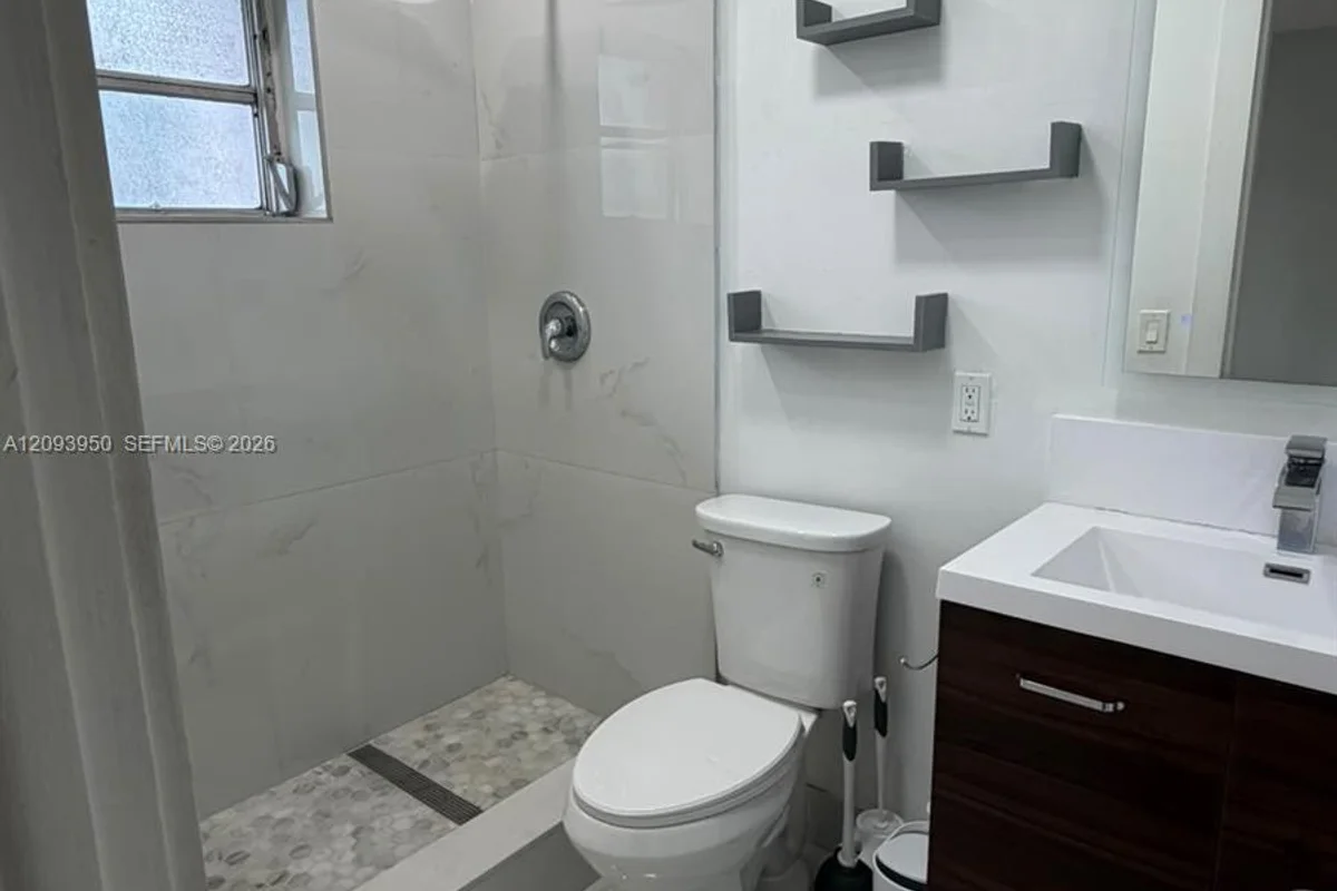 1330 W 54th St #310C, Hialeah: photo 1 of 5