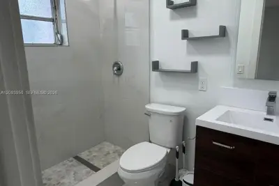 1330 W 54th St #310C, Hialeah: photo 1 of 5