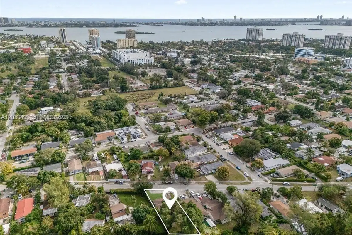 11330 Peachtree Dr, Miami: photo 1 of 9