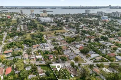 11330 Peachtree Dr, Miami: photo 1 of 9
