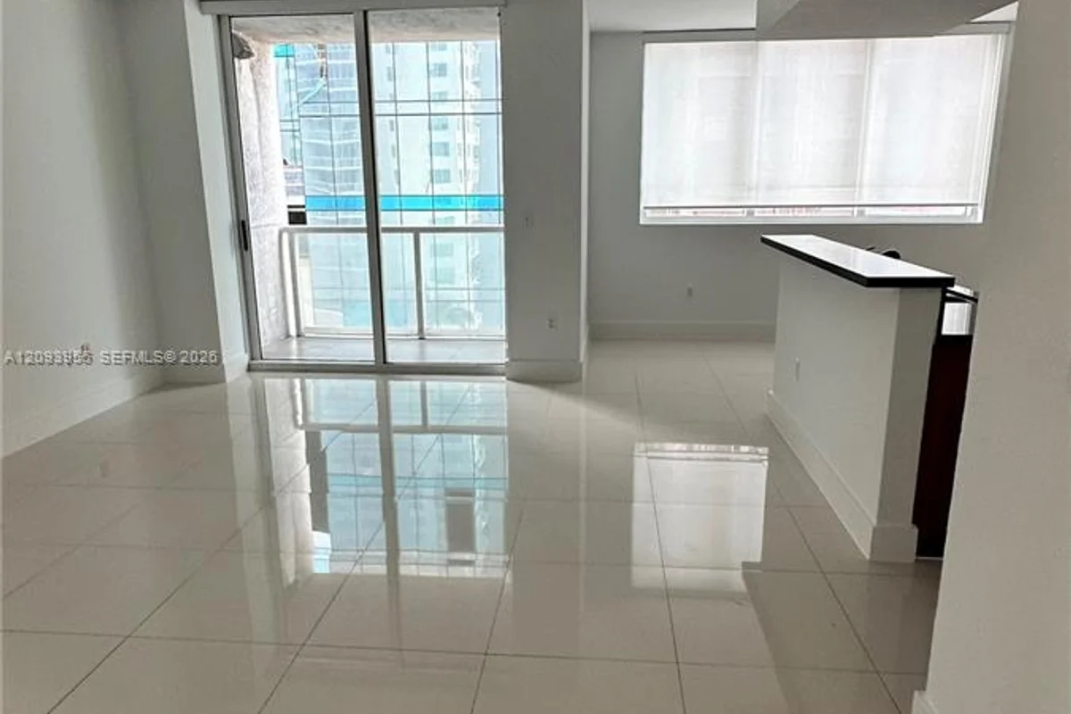 244 Biscayne Blvd #1608, Miami: photo 1 of 18
