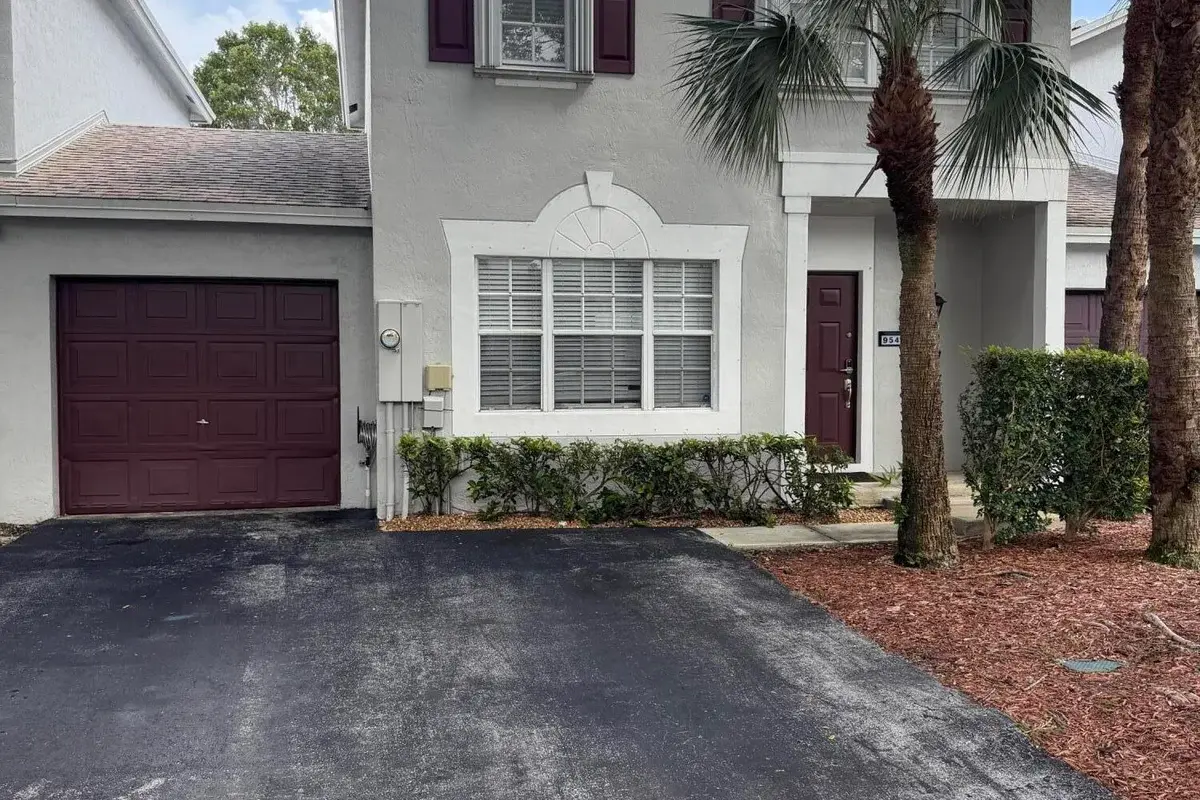 9541 Bradshaw Ln, Tamarac: photo 1 of 27