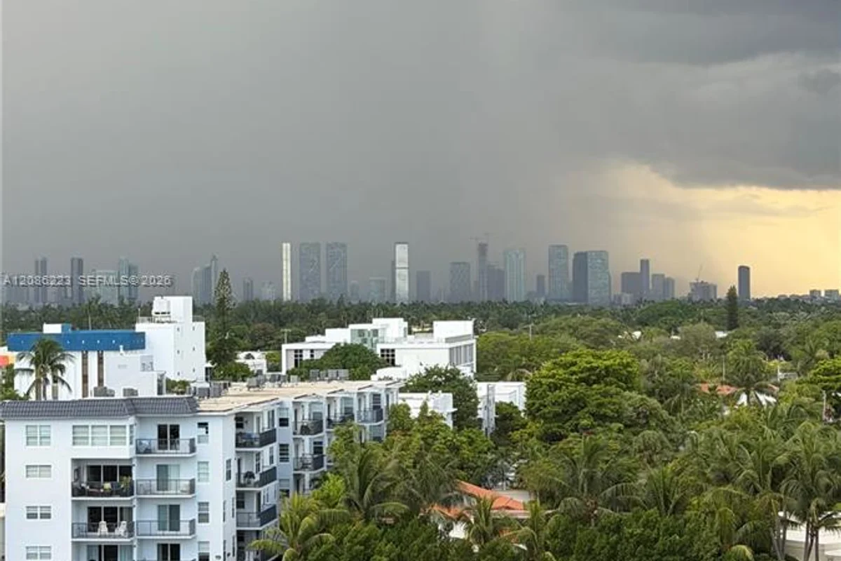 2555 Collins Ave #910, Miami Beach: photo 1 of 11