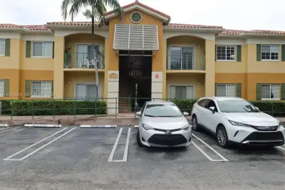 7340 NW 114th Ave #102, Doral: photo 1 of 19
