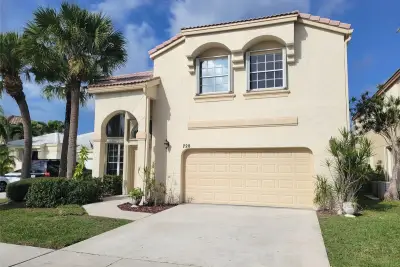 728 NW 156th Ave, Pembroke Pines: photo 1 of 27