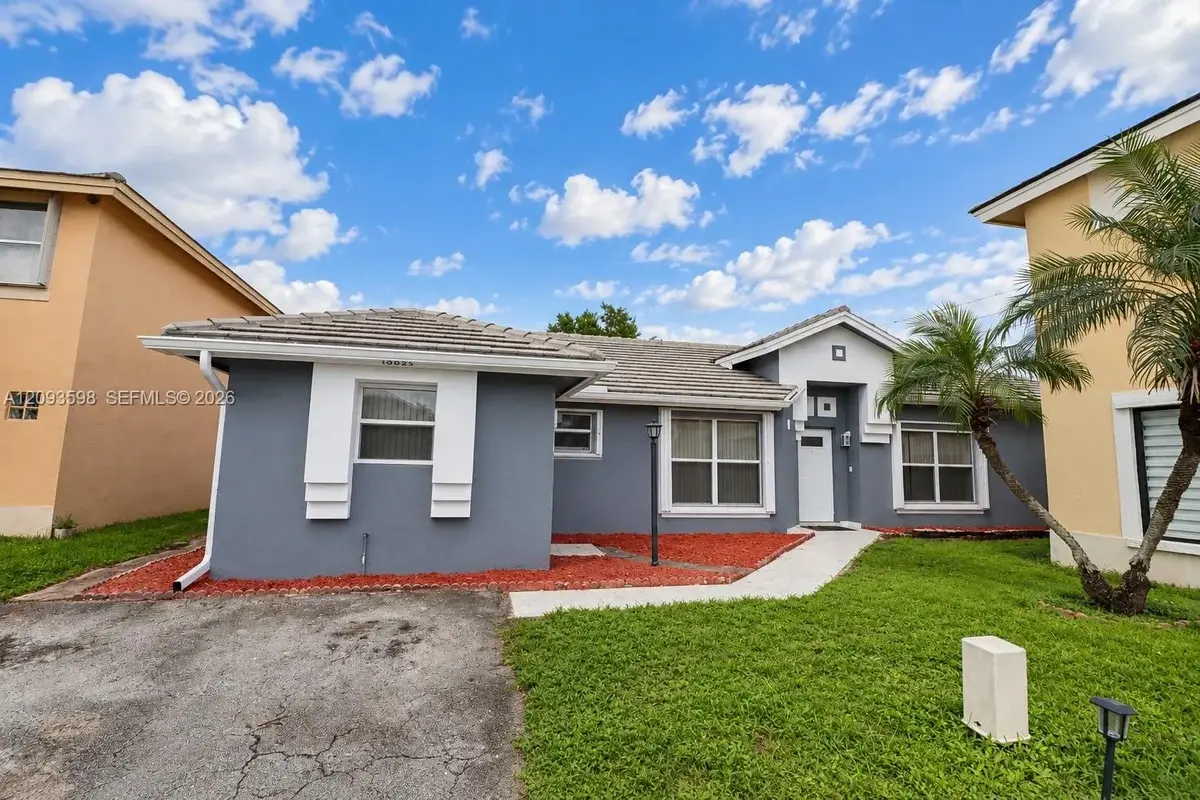 18825 NW 52nd Ct, Miami Gardens: photo 1 of 22