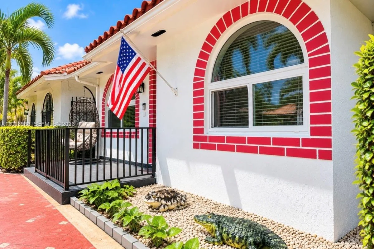 5920 W 20th Ln, Hialeah: photo 1 of 6