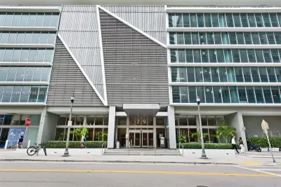 79 SW 12th St #2503-S, Miami: photo 1 of 16