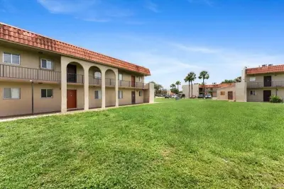 6094 Forest Hill Blvd #106, West Palm Beach: photo 1 of 6
