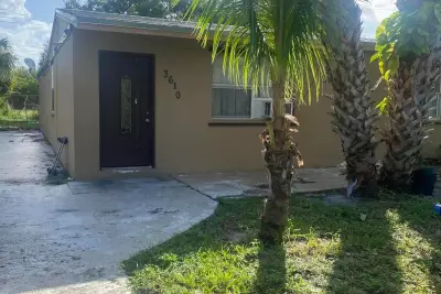 3610 Avenue F Ave, Riviera Beach: photo 1 of 5