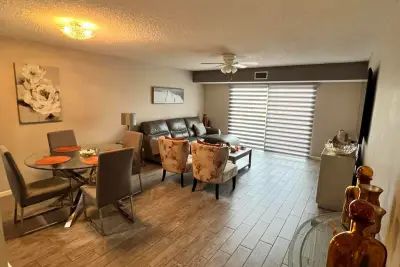 Condo in Lake Worth: photo 1 of 17