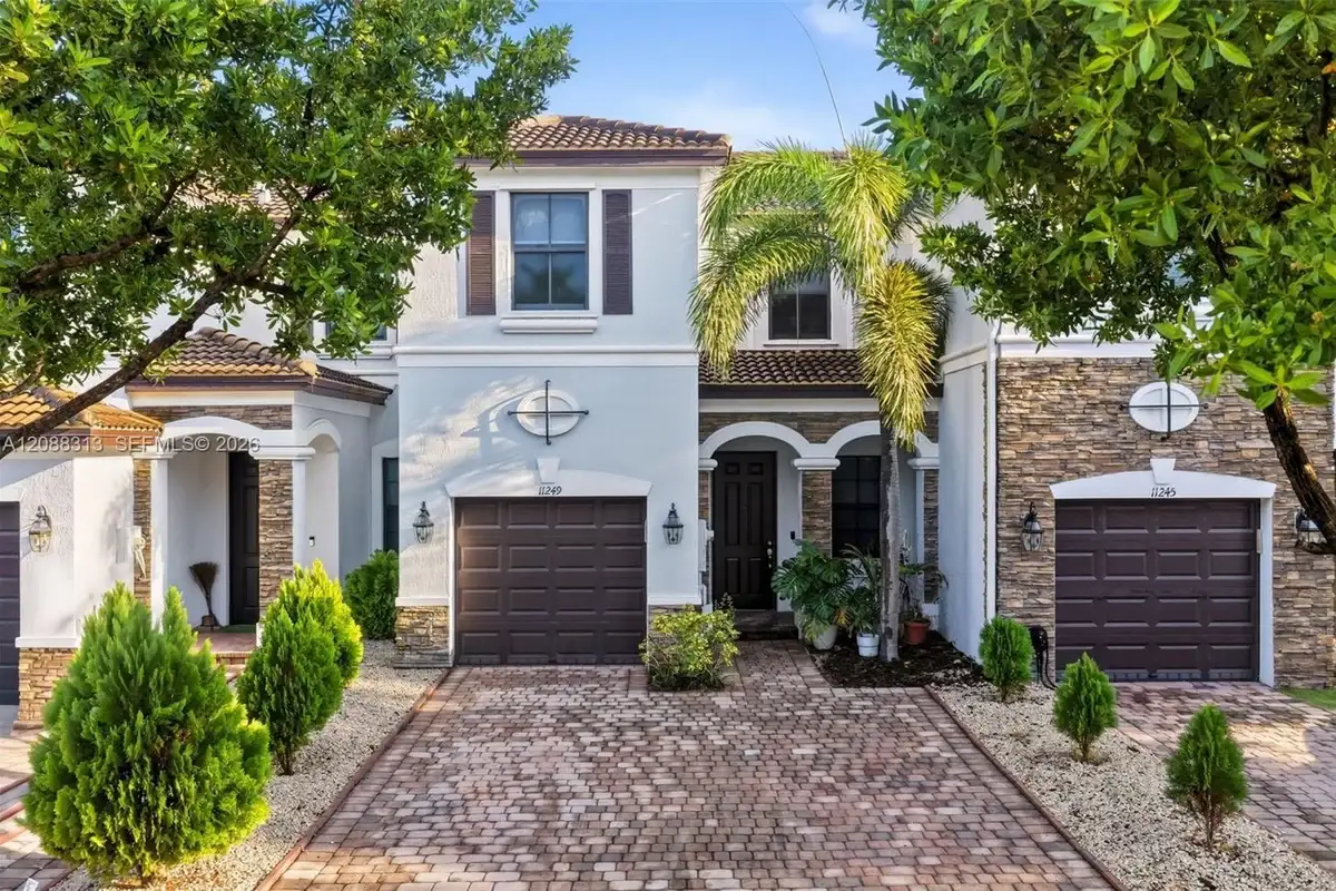 11249 NW 88th Ter, Doral: photo 1 of 44